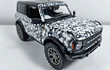 Ford Bronco 2022 blanco camuflado Kinsmart, Escala 1-34