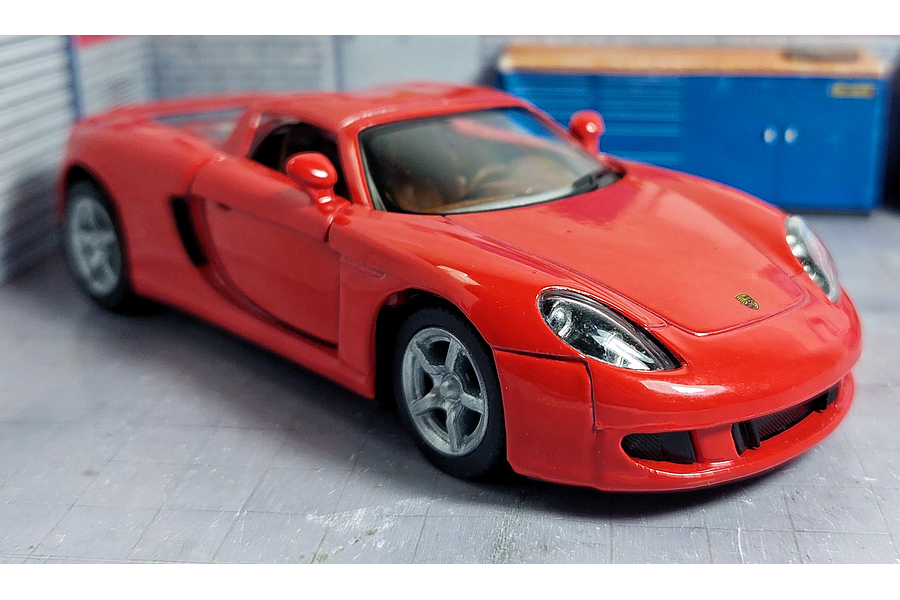 Porsche CARRERA GT rojo Escala 1:36 marca kinsmart 