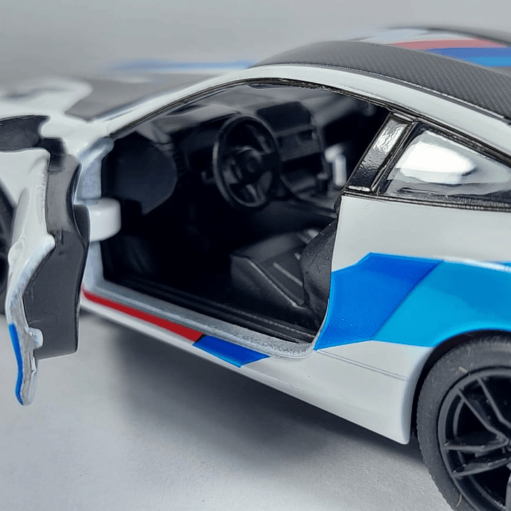 BMW M8 COMPETICION ﻿blanco Marca KINSMART ESCALA 1/36 3