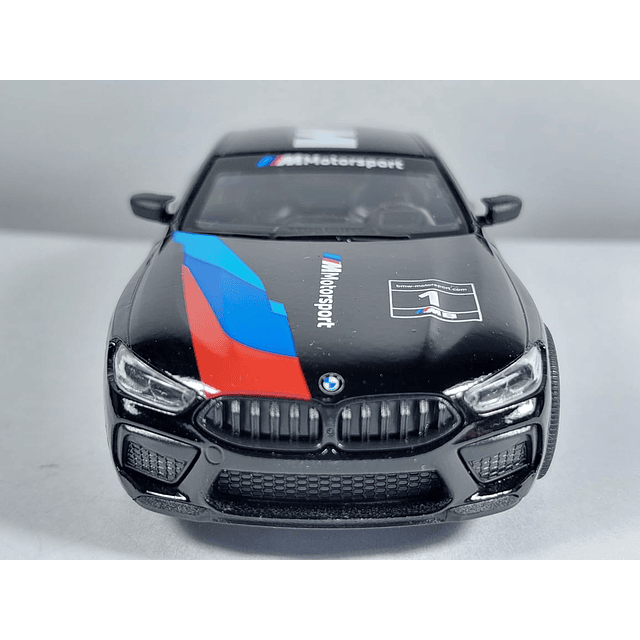 BMW M8 COMPETICION ﻿negro Marca KINSMART ESCALA 1/36