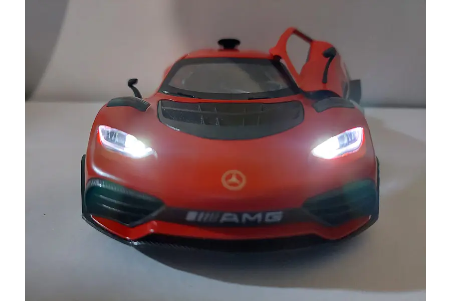 MERCEDES BENZ AMG ONE ROJO MARCA JINLIFANG ESCALA 1/24 