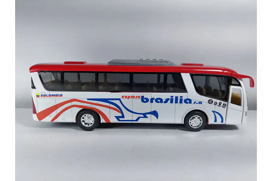 Bus Brasilia Escala 1/68, marca Kinsmart