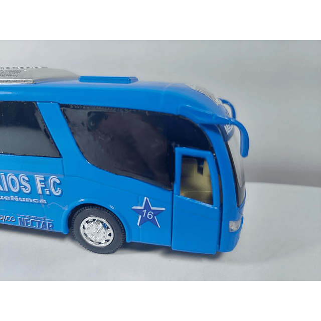 BUS DE MILLONARIOS ESCALA 1/64, MARCA KINSMART