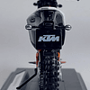 KTM 690 ENDURO R Escala 1/18 marca maisto