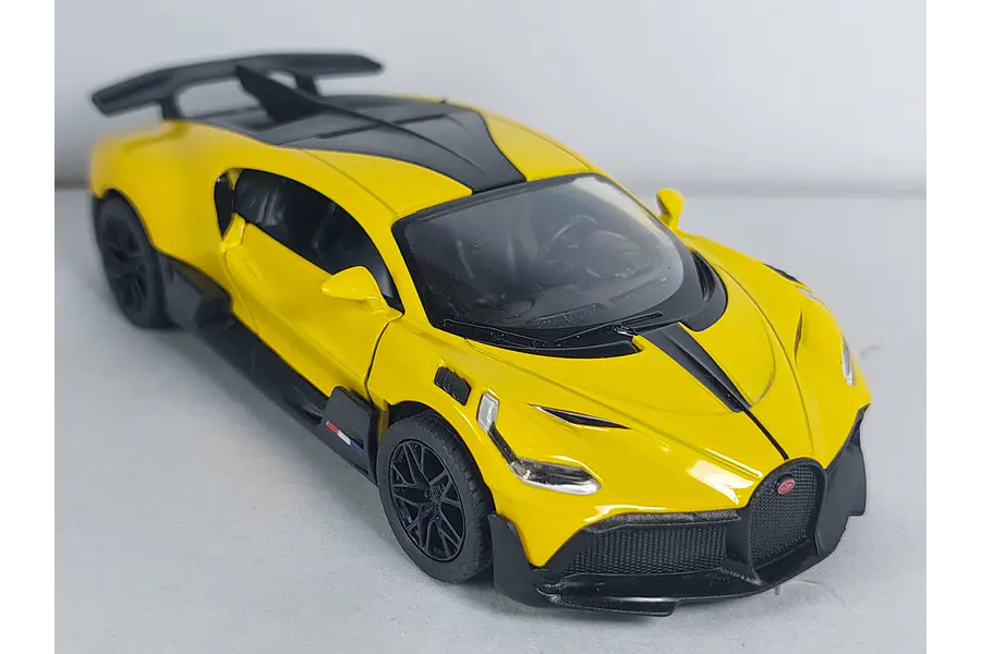 BUGATTI DIVO AMARILLO ESCALA 1/36 ,MARCA KINSMART