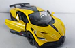 BUGATTI DIVO AMARILLO ESCALA 1/36 ,MARCA KINSMART