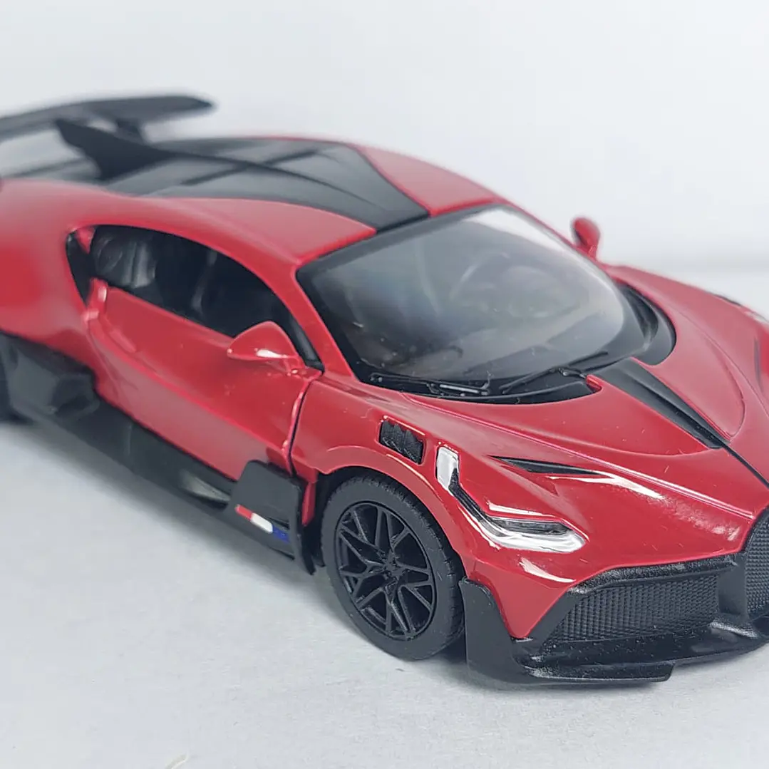 BUGATTI DIVO ROJO ESCALA 1/36 ,MARCA KINSMART﻿ 3