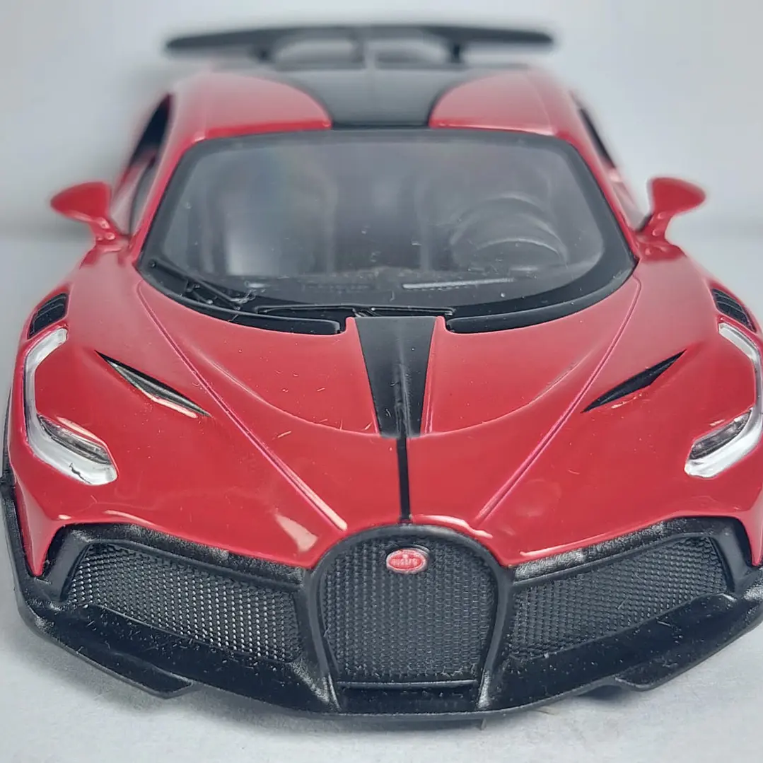BUGATTI DIVO ROJO ESCALA 1/36 ,MARCA KINSMART﻿ 4