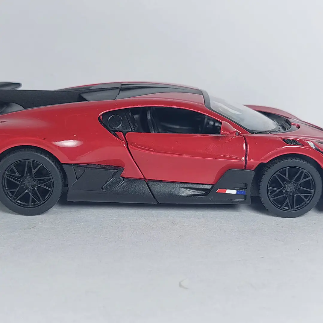 BUGATTI DIVO ROJO ESCALA 1/36 ,MARCA KINSMART﻿ 5