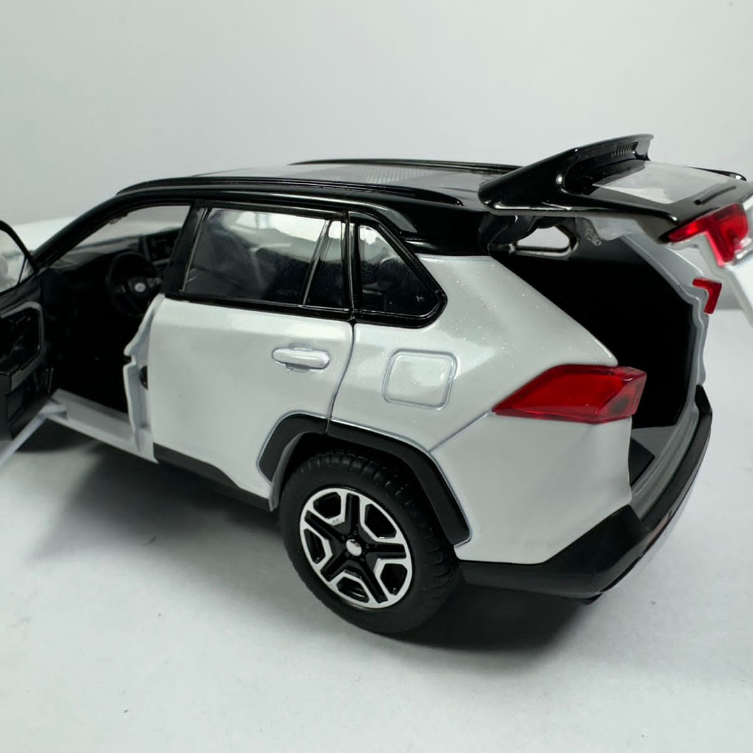 TOYOTA RAV4 blanca  ,ESCALA 1:32  MARCA DOUBLE HORSES  2