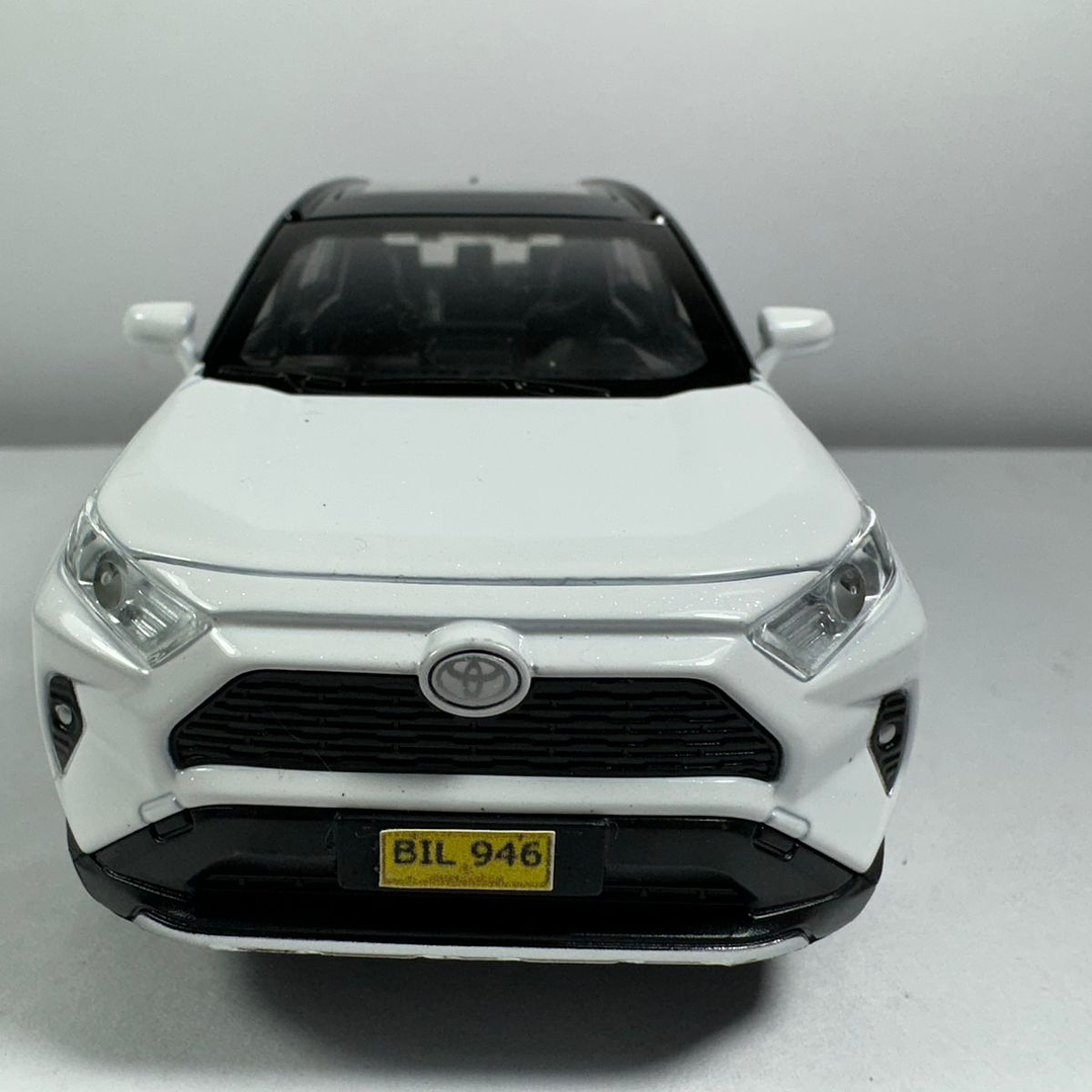 TOYOTA RAV4 blanca  ,ESCALA 1:32  MARCA DOUBLE HORSES  3
