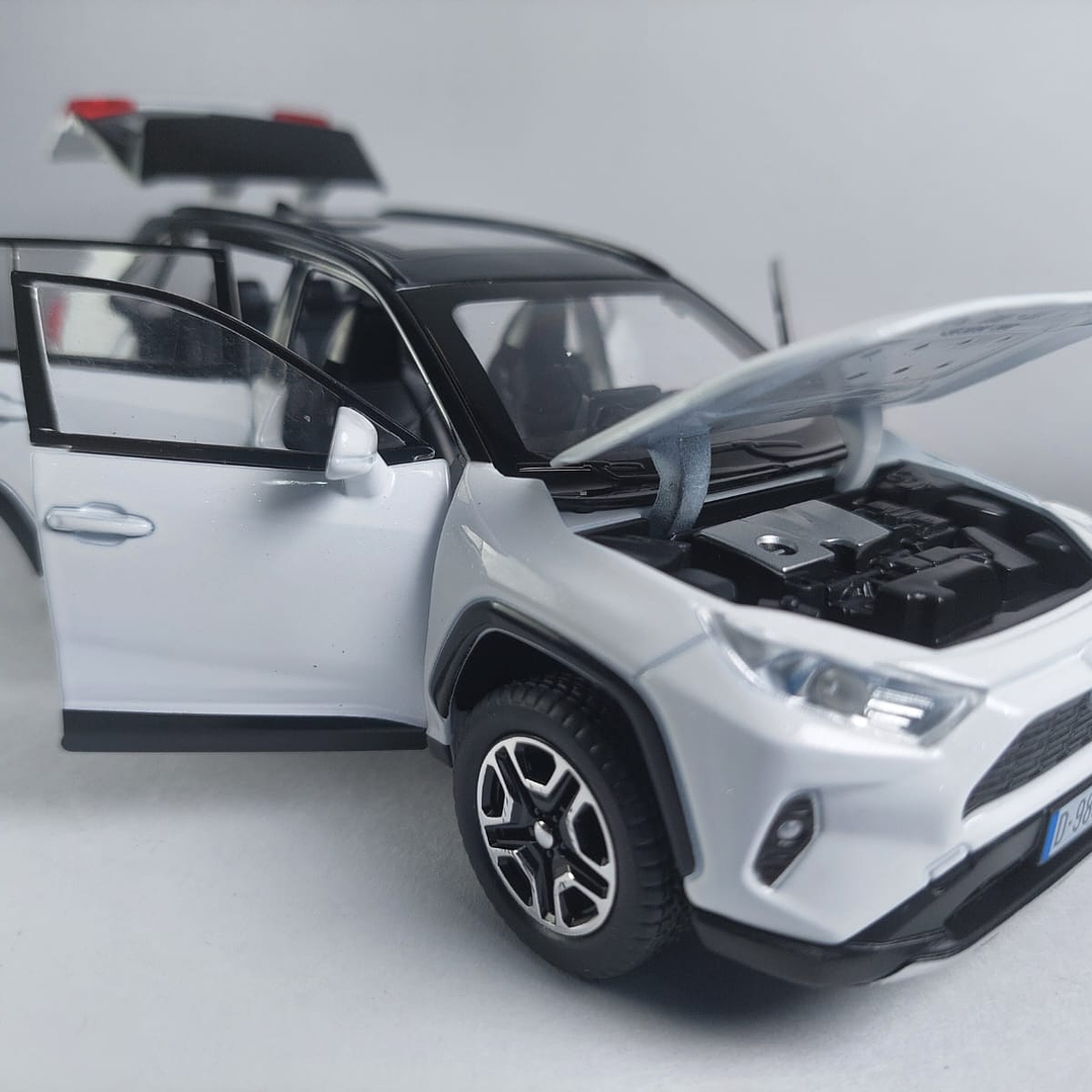 TOYOTA RAV4 blanca  ,ESCALA 1:32  MARCA DOUBLE HORSES  8