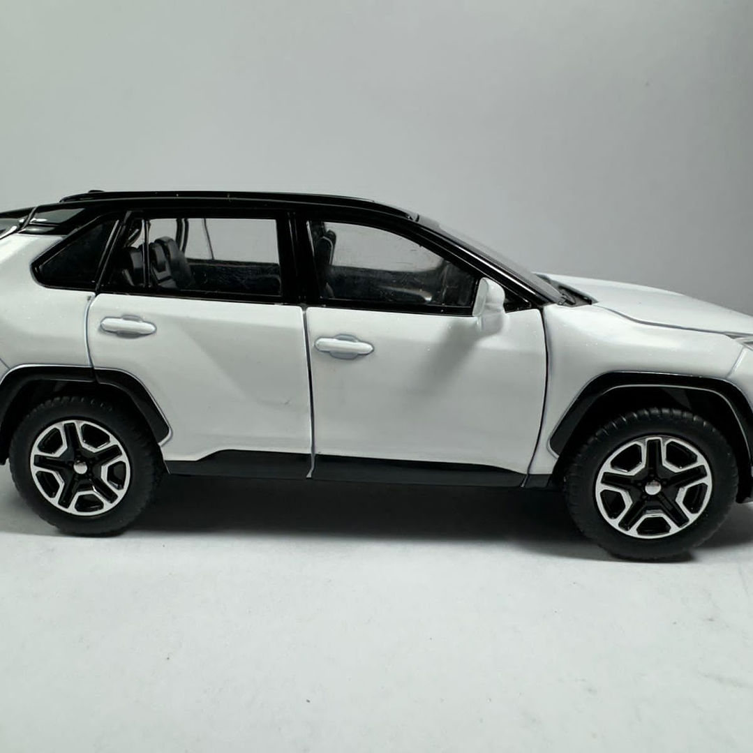 TOYOTA RAV4 blanca  ,ESCALA 1:32  MARCA DOUBLE HORSES  9