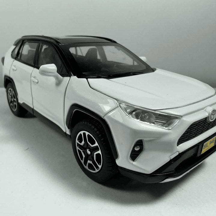 TOYOTA RAV4 blanca  ,ESCALA 1:32  MARCA DOUBLE HORSES  1