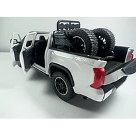 Toyota Tundra blanco ESCALA 1-24 