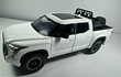 Toyota Tundra blanco ESCALA 1-24 