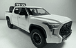 Toyota Tundra blanco ESCALA 1-24 