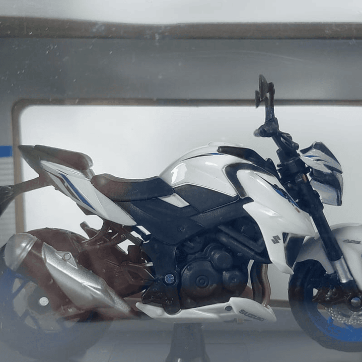 Moto Suzuki GSX-S750 ABS en BLISTER , Escala 1/18 1