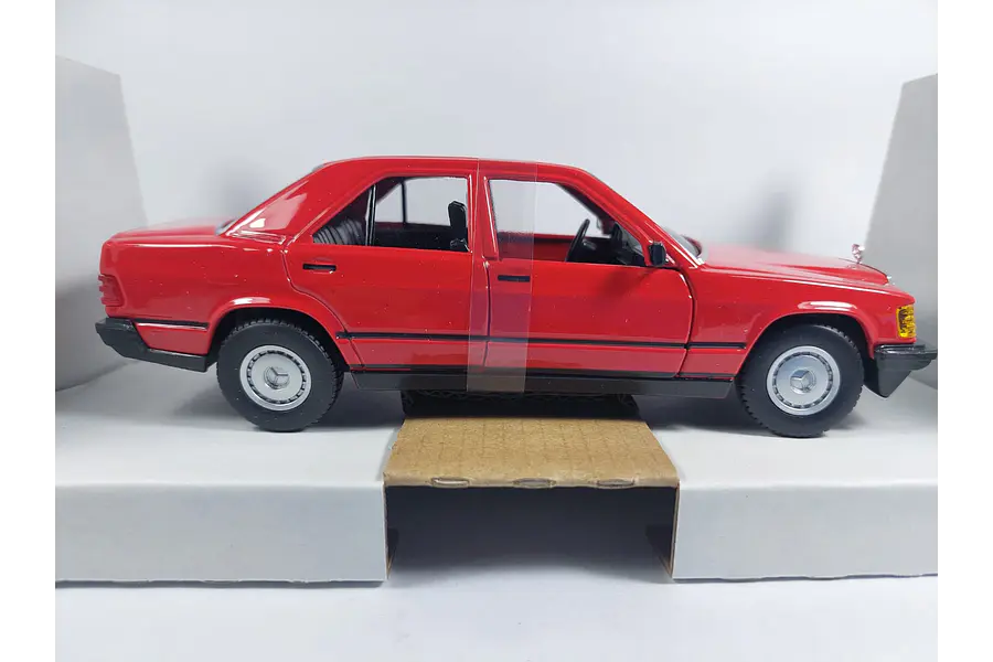 Mercedes Benz 190 E  Burago, Escala 1-24