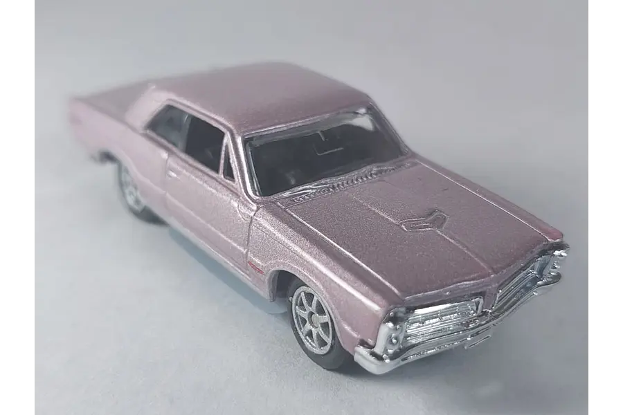 PONTIAC GTO 1965 FUCSIA, Welly, Escala 1-64