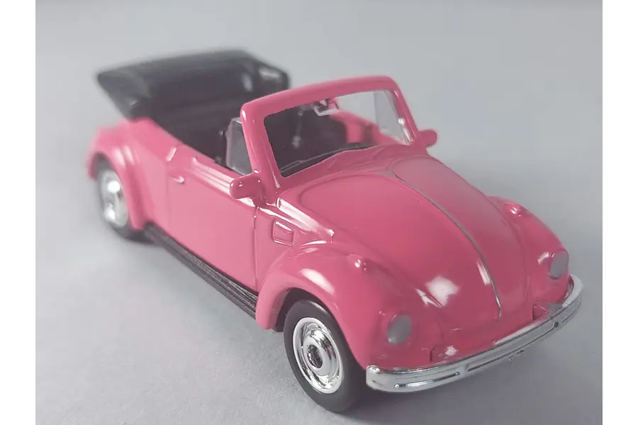 VOLKSWAGEN ESCARABAJO CONVERTIBLE ROSADO , MARCA Welly, Escala 1-64