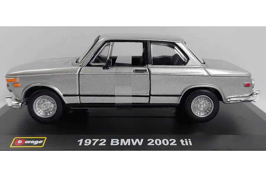 BMW 2002 1972 Burago, Escala 1-32
