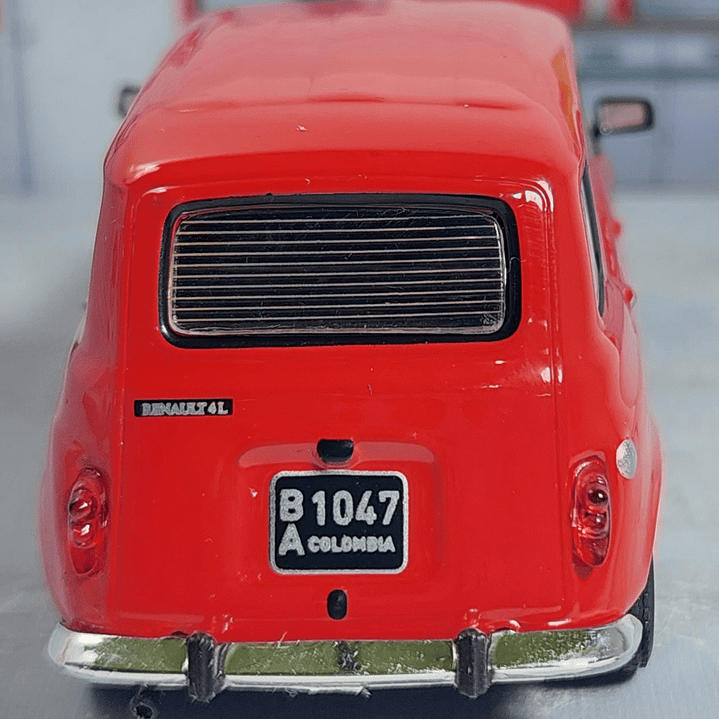 Renault 4 rojo Escala 1-43 marca ixo 2