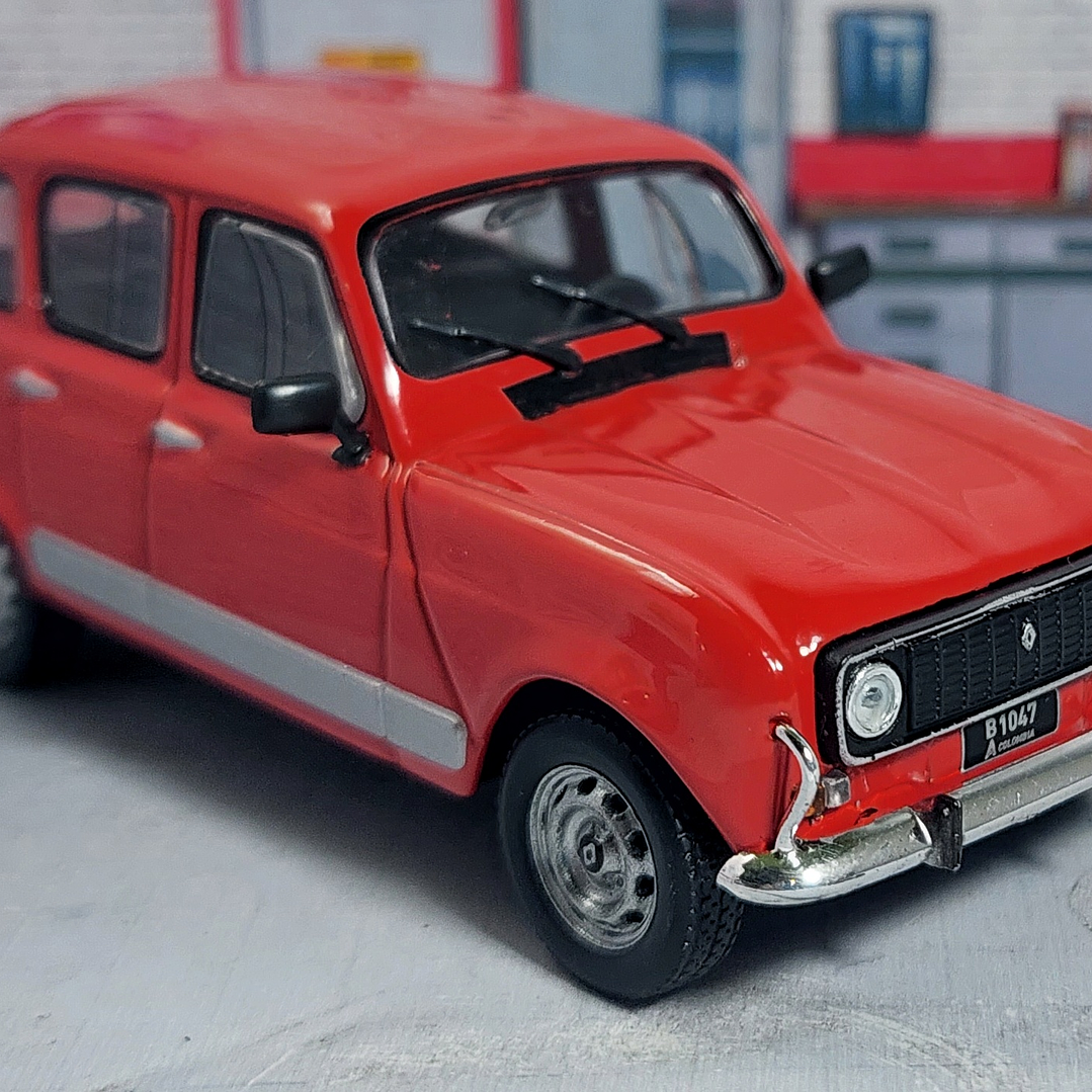 Renault 4 rojo Escala 1-43 marca ixo 5