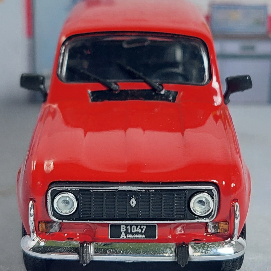 Renault 4 rojo Escala 1-43 marca ixo 6