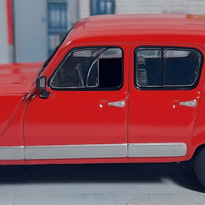 Renault 4 rojo Escala 1-43 marca ixo 7