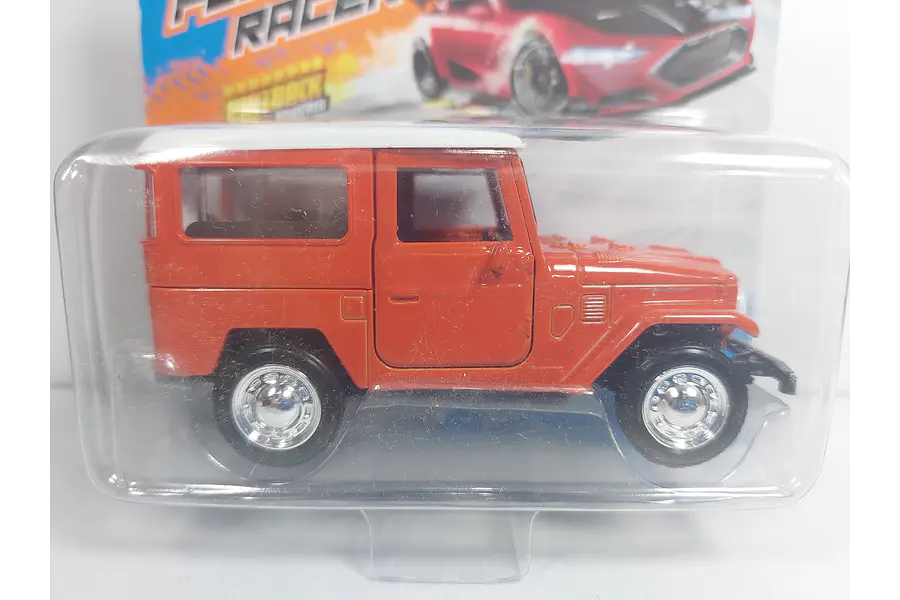 toyota fj 40 ROJO, A Escala 1/36 marca maisto