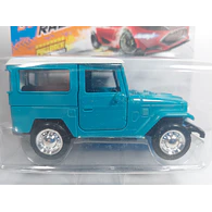 Toyota fj 40 AZUL CLARO  Escala 1/36 marca maisto