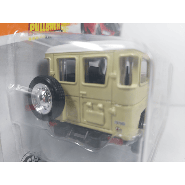 toyota fj 40 BEIGE , A Escala 1/36 marca maisto