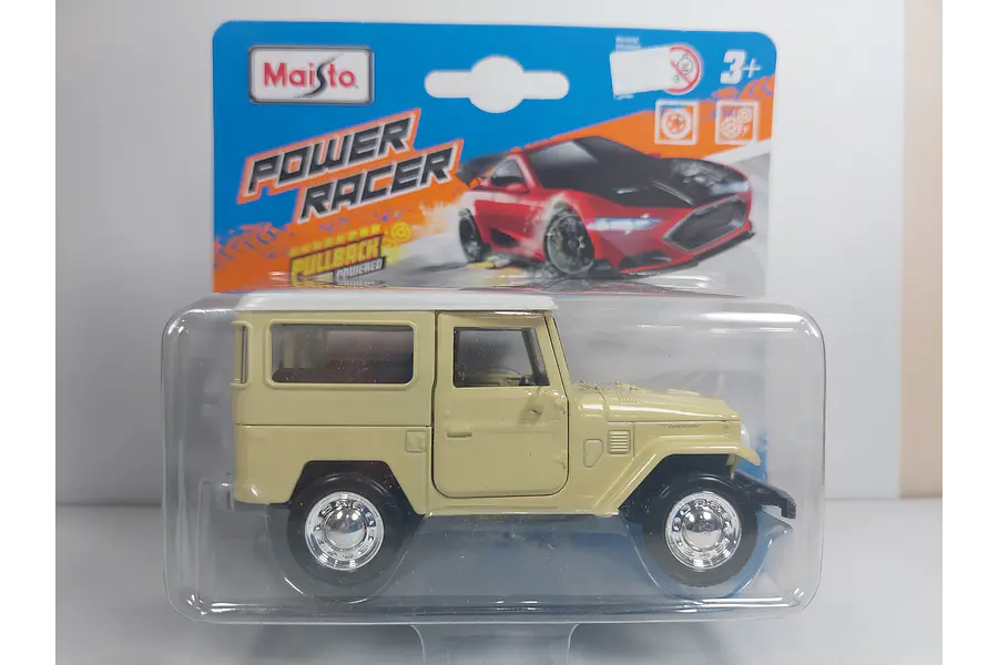 toyota fj 40 BEIGE , A Escala 1/36 marca maisto