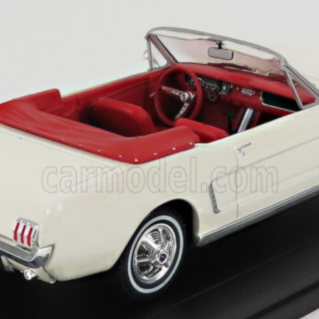Ford mustang convertible 1965  Escala 1/24, marca IXO 3