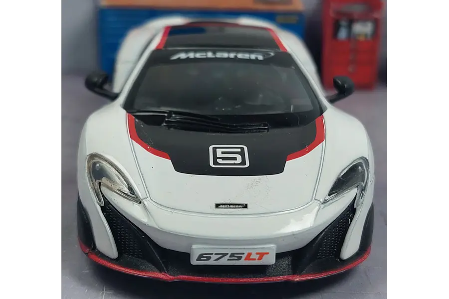 McLaren 675LT blanco  Kinsmart, Escala 1-36