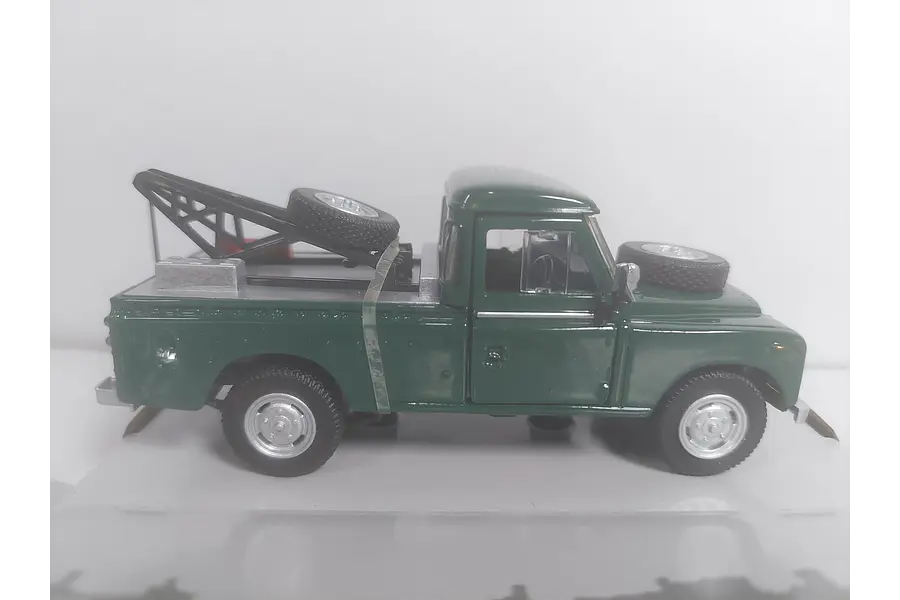 Land Rover 109 grua Escala 1/43 marca cararama 