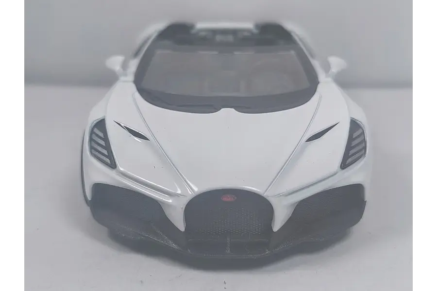 BUGATTI MISTRAL BLANCO ESCALA 1/36 ,MARCA KINSMART﻿