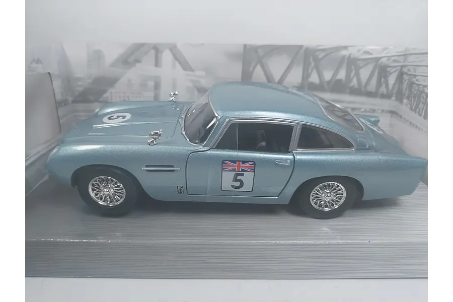ASTON MARTIN DB5, Escala 1/24, Motor Max