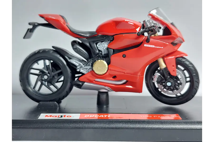 Moto Ducati 1199 PANIGALE Escala 1/18