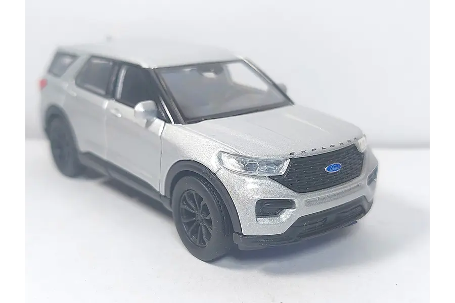 FORD Explorer plateada 2023 Escala 1-36  marca welly