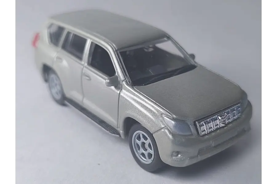 TOYOTA PRADO DORADA MARCA WELLY, ESCALA 1/64