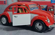 VOLKSWAGEN Escarabajo ROJO Y BLANCO  Escala 1-32 Kinsmart 