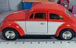 VOLKSWAGEN Escarabajo ROJO Y BLANCO  Escala 1-32 Kinsmart 