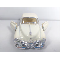Cadillac Serie 62  color crema ESCALA 1/36 ,MARCA KINSMART 