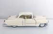 Cadillac Serie 62  color crema ESCALA 1/36 ,MARCA KINSMART 