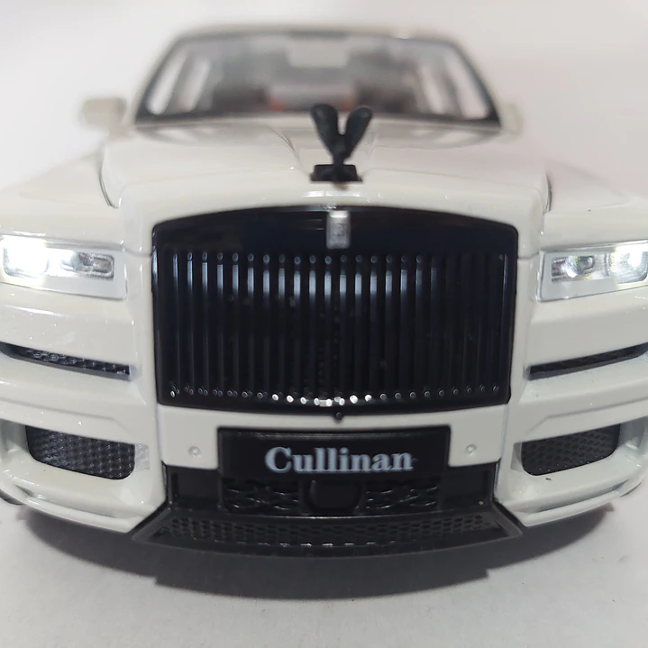 Rolls Royce Cullinan blanco Escala 1/24 marca china- 8