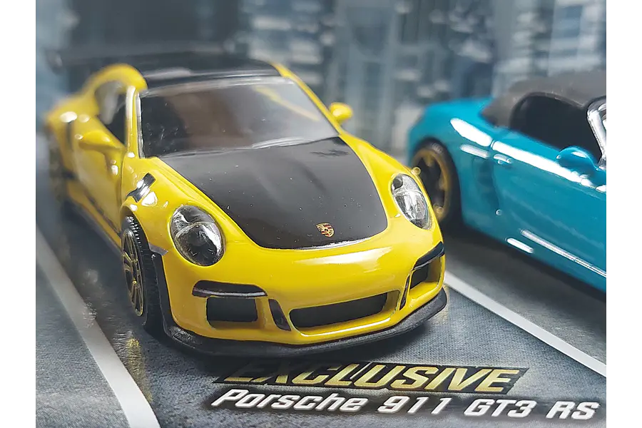 PORSCHE 911 GT3 RS Escala 1/64 marca majorette