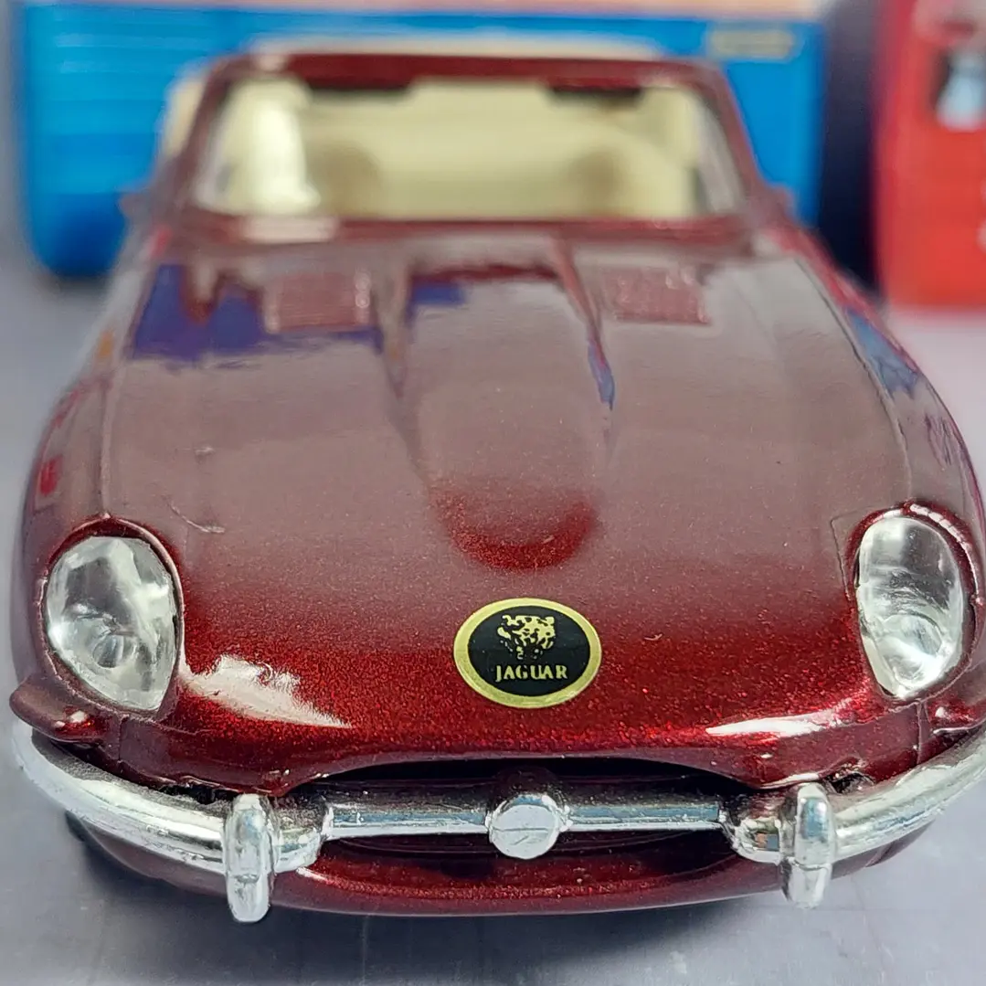 Jaguar E type , Escala 1/36 marca maisto 2