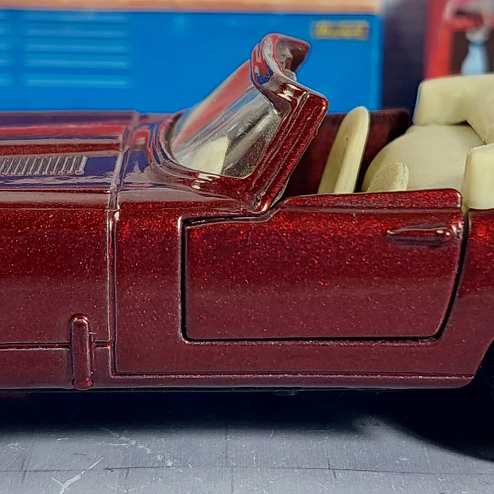 Jaguar E type , Escala 1/36 marca maisto 3